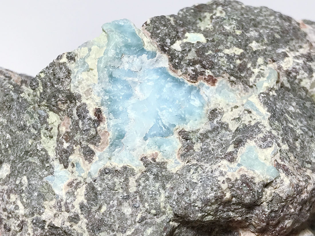 ドミニカ共和国産 ラリマー(ソーダ珪灰石)/Larimar
