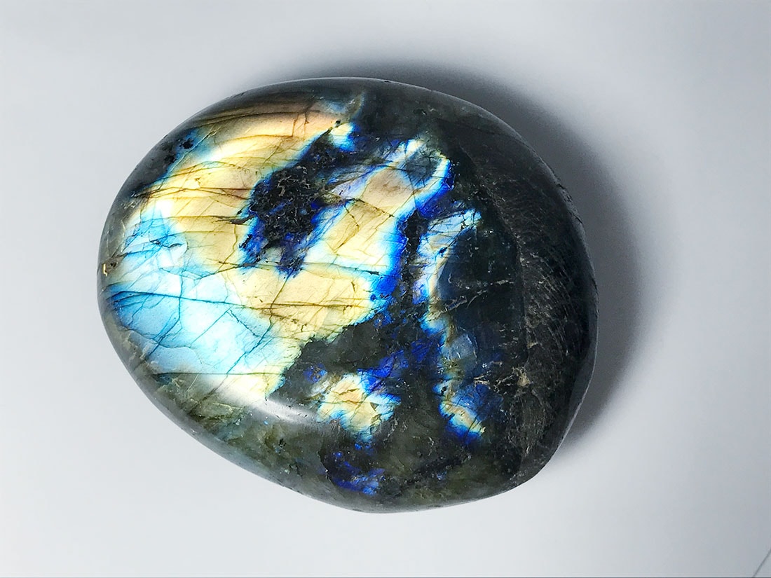 マダガスカル産ラブラドライト タンブル