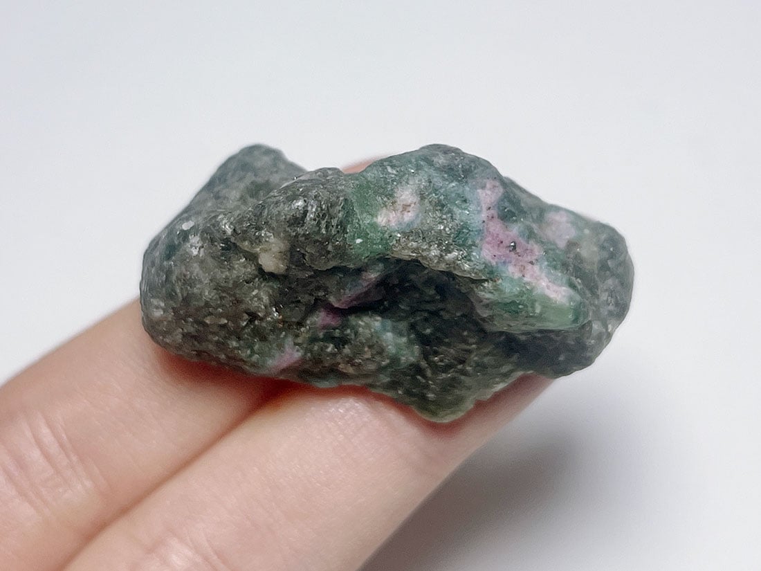 インド産ルビーインフックサイト ラフ/Ruby in Fuchsite