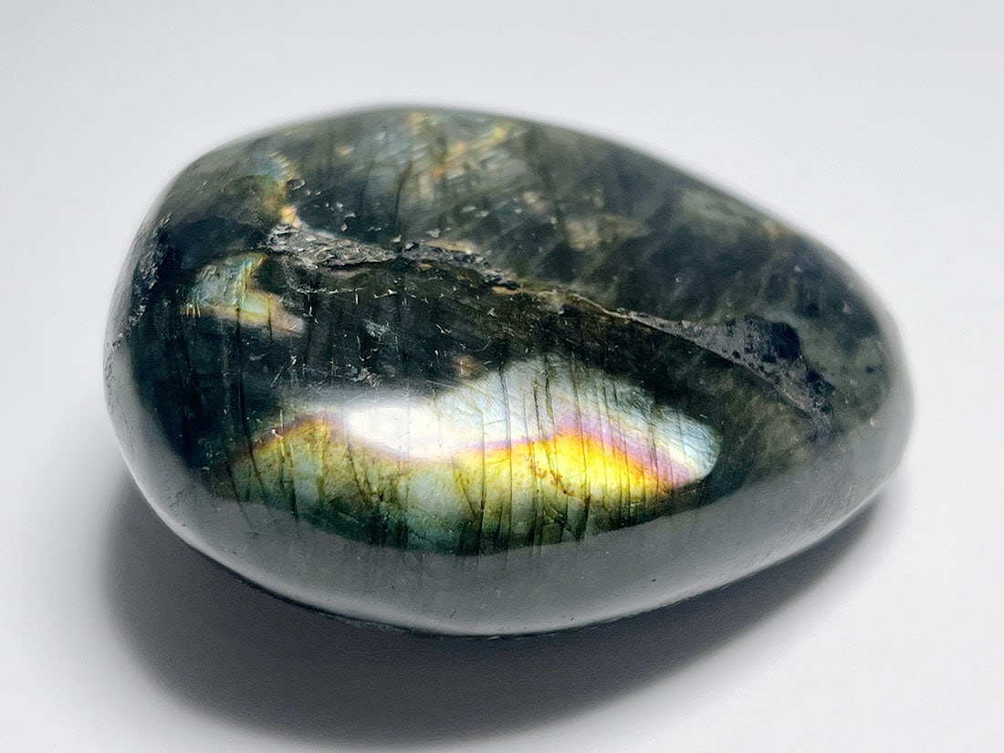 マダガスカル産ラブラドライト タンブル