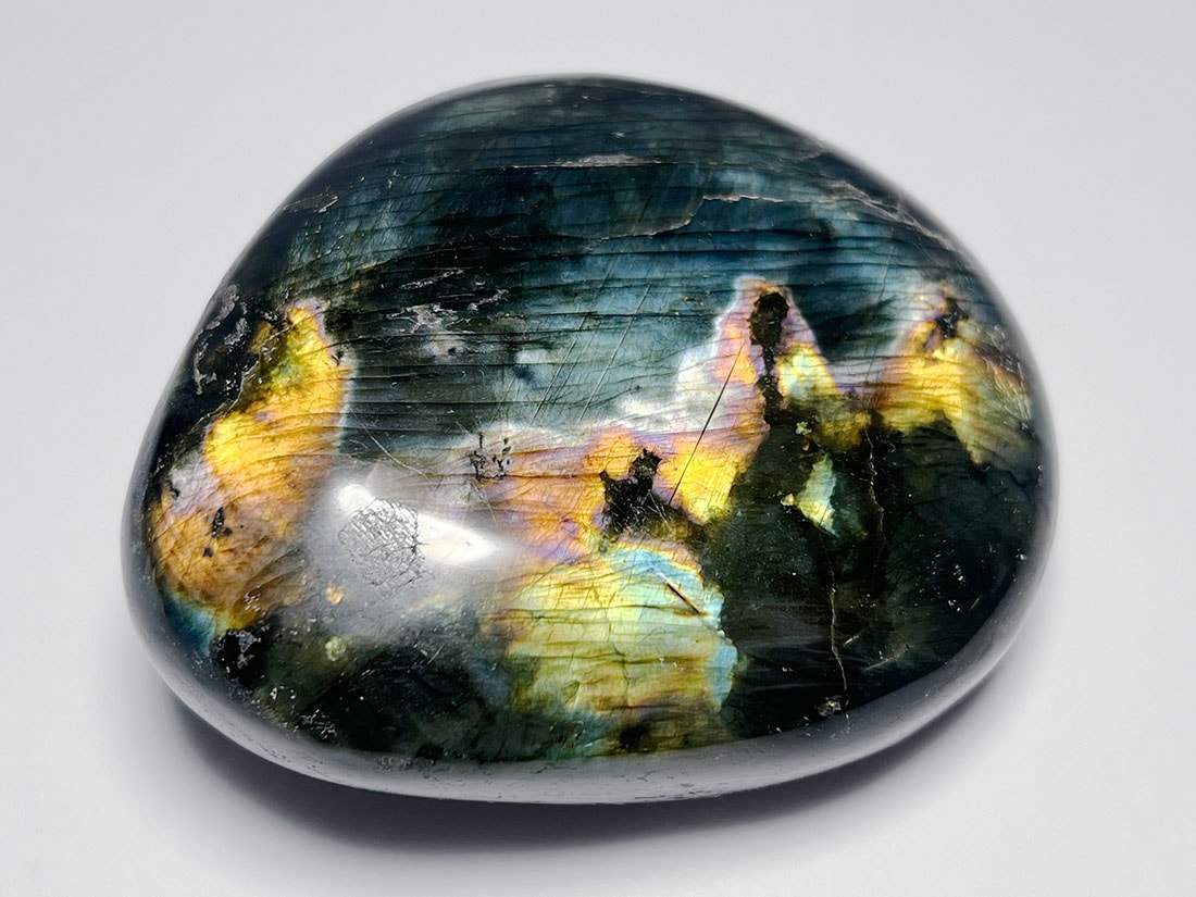 マダガスカル産ラブラドライト タンブル