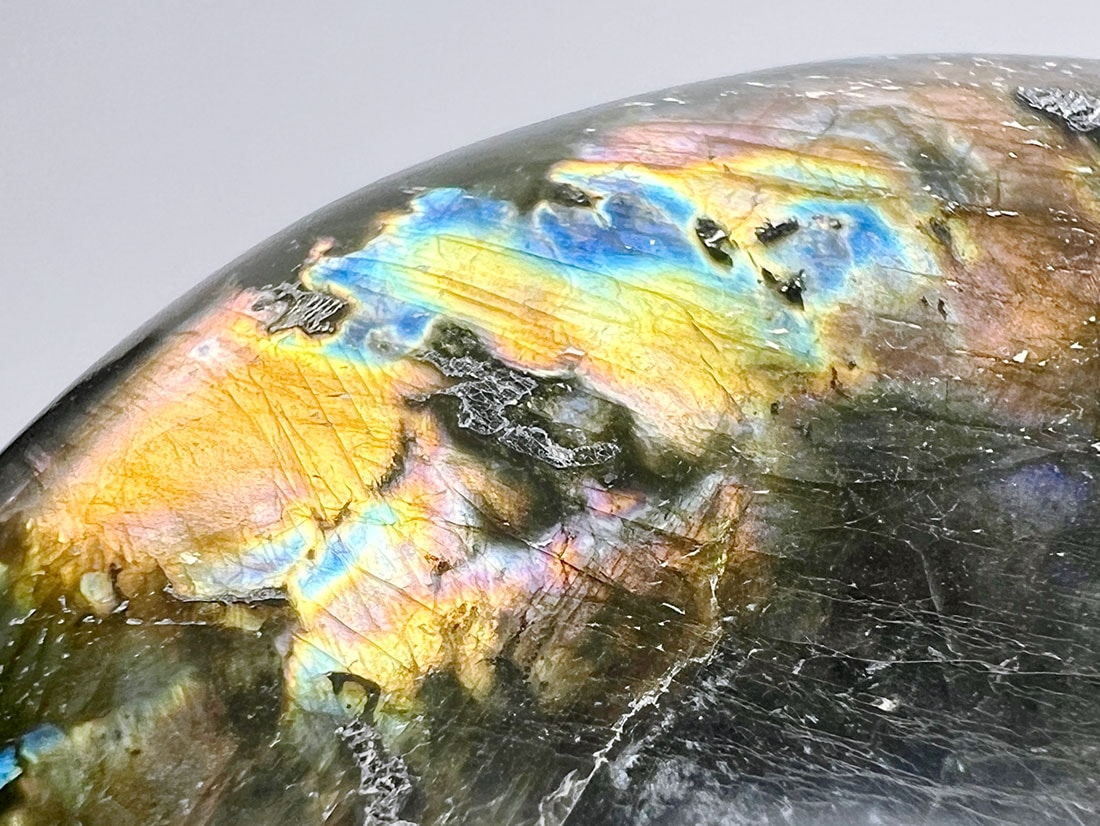 マダガスカル産ラブラドライト タンブル