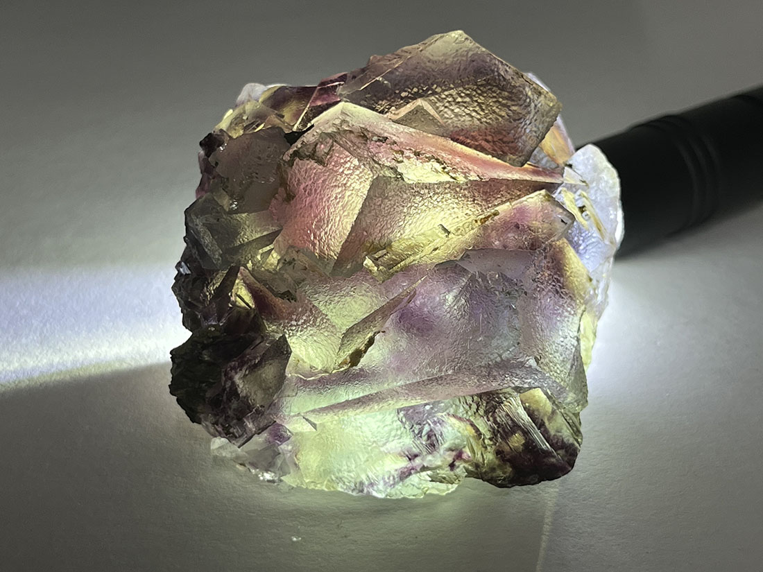 内モンゴル(インドゥ鉱山)産 フローライト