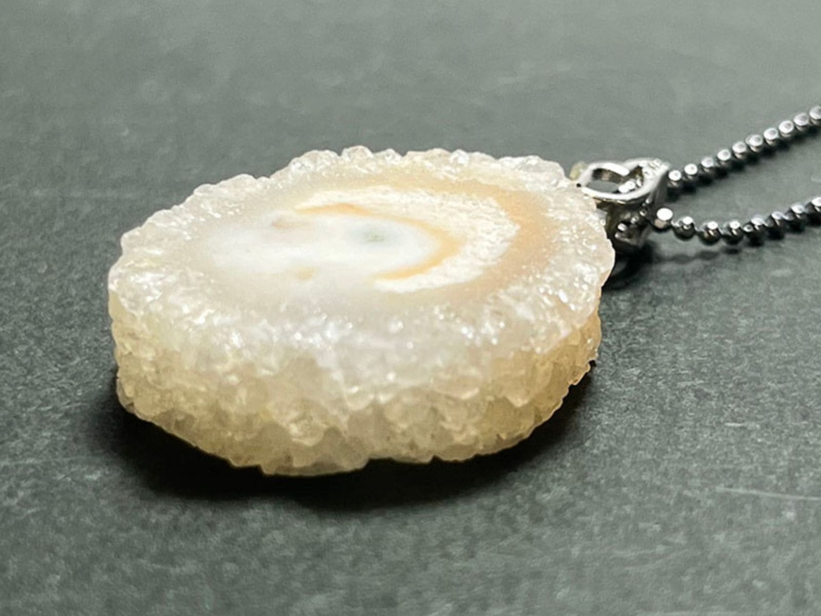 ペンダントトップ ソーラークォーツ