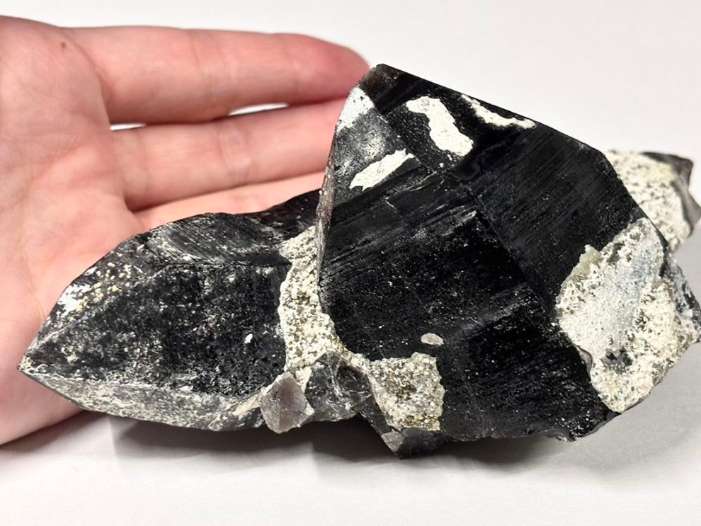 内モンゴル産 ナチュラルモリオン ポイント ( 黒水晶 )/ Natural Morion