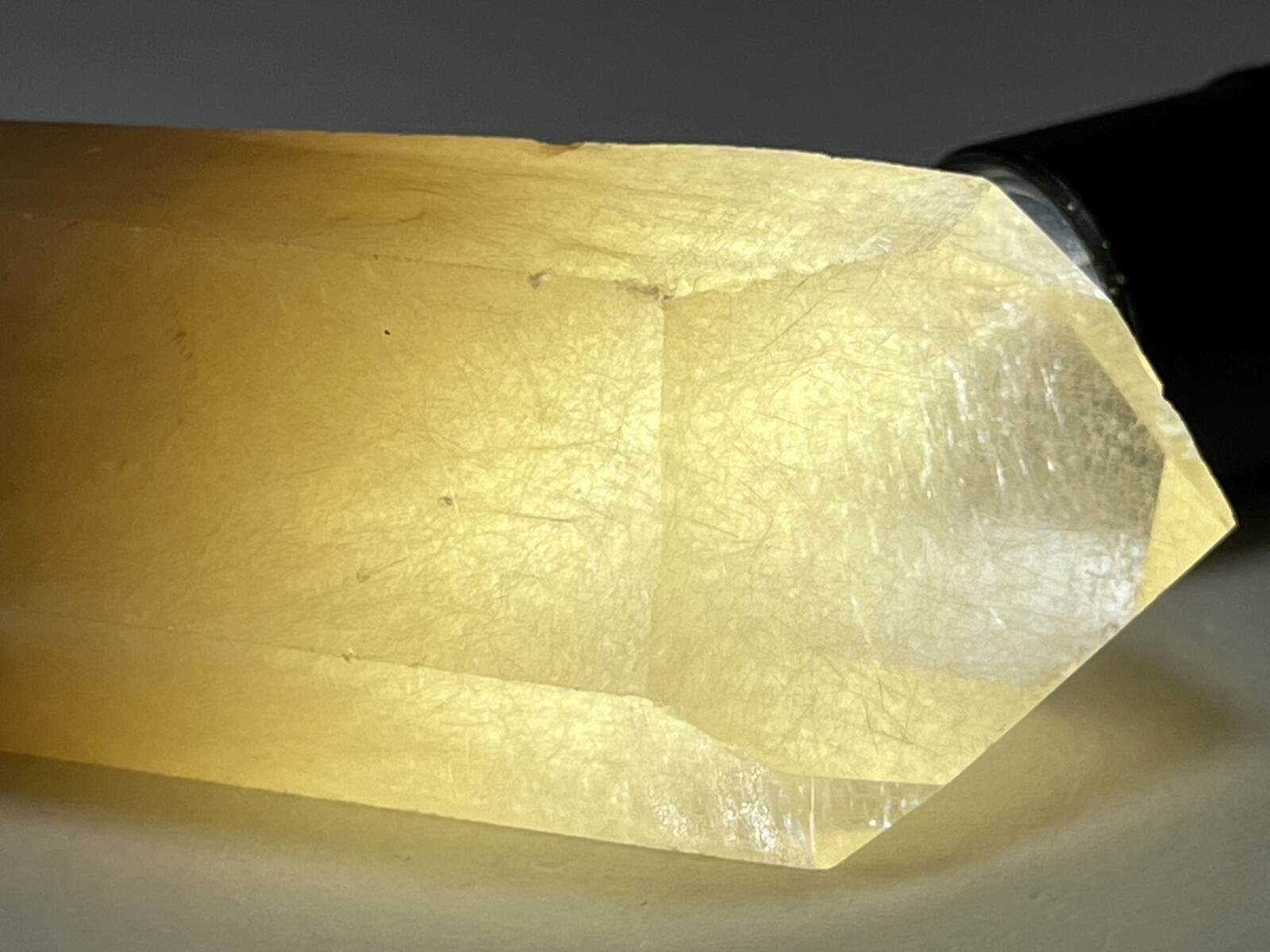 ブラジル産 アンフィボールエンジェルポイント (アンフィボールinクォーツ)