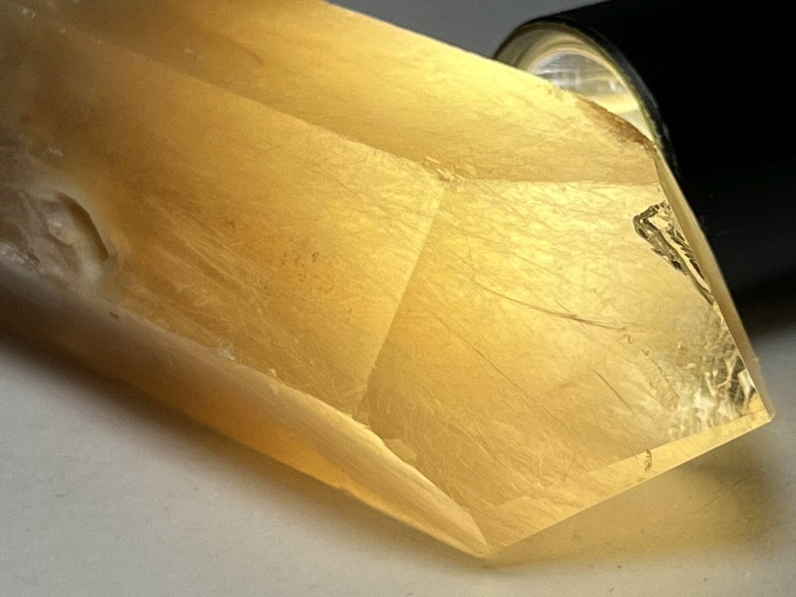 ブラジル産 アンフィボールエンジェルポイント (アンフィボールinクォーツ)