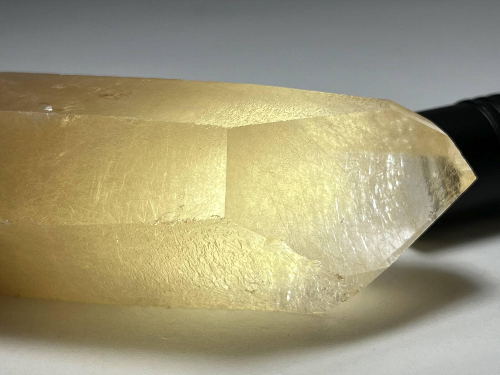 ブラジル産 アンフィボールエンジェルポイント (アンフィボールinクォーツ)