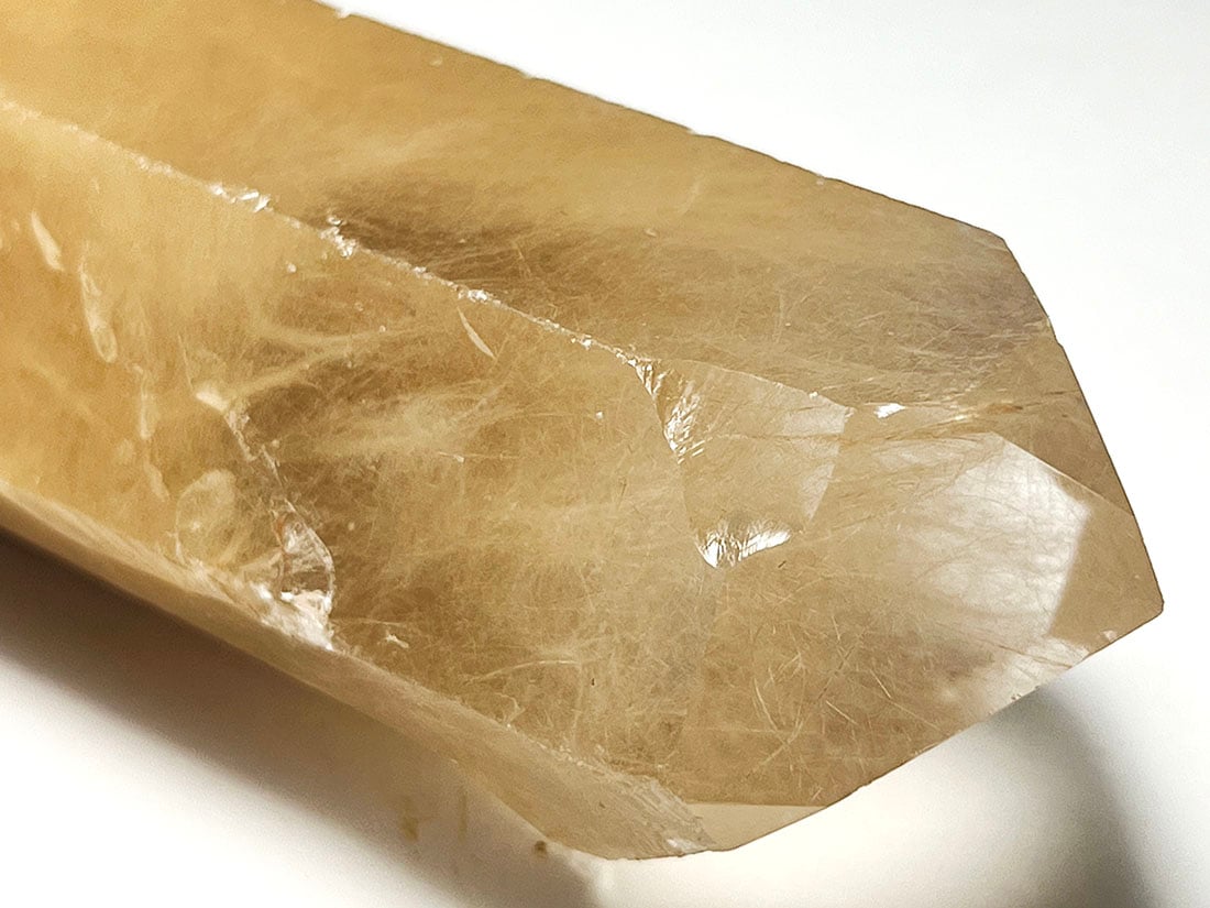 ブラジル産 アンフィボールエンジェルポイント (アンフィボールinクォーツ)