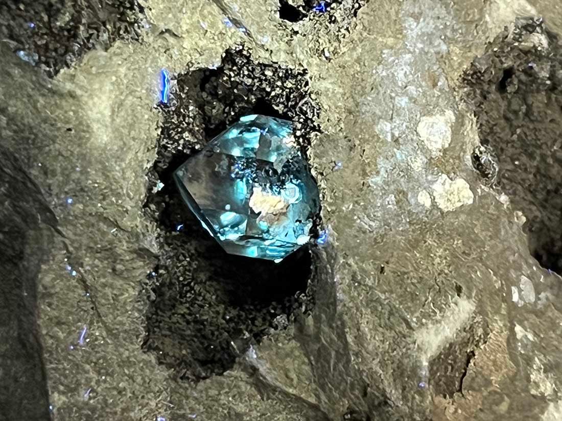 アメリカ ニューヨーク州産 ハーキマーダイヤモンド 母岩付き