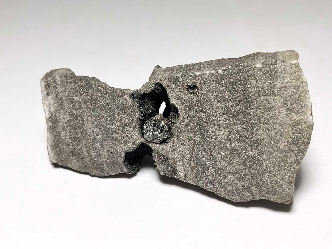 アメリカ ニューヨーク州産 ハーキマーダイヤモンド 母岩付き