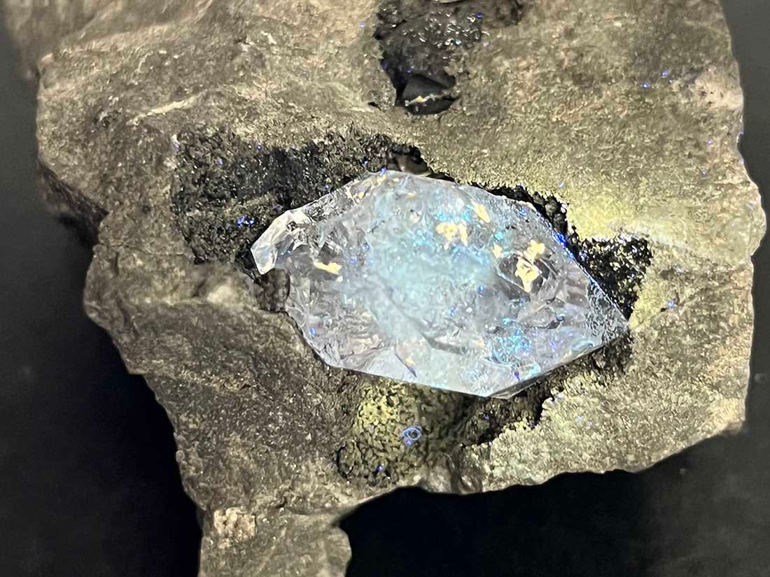 アメリカ ニューヨーク州産 ハーキマーダイヤモンド 母岩付き