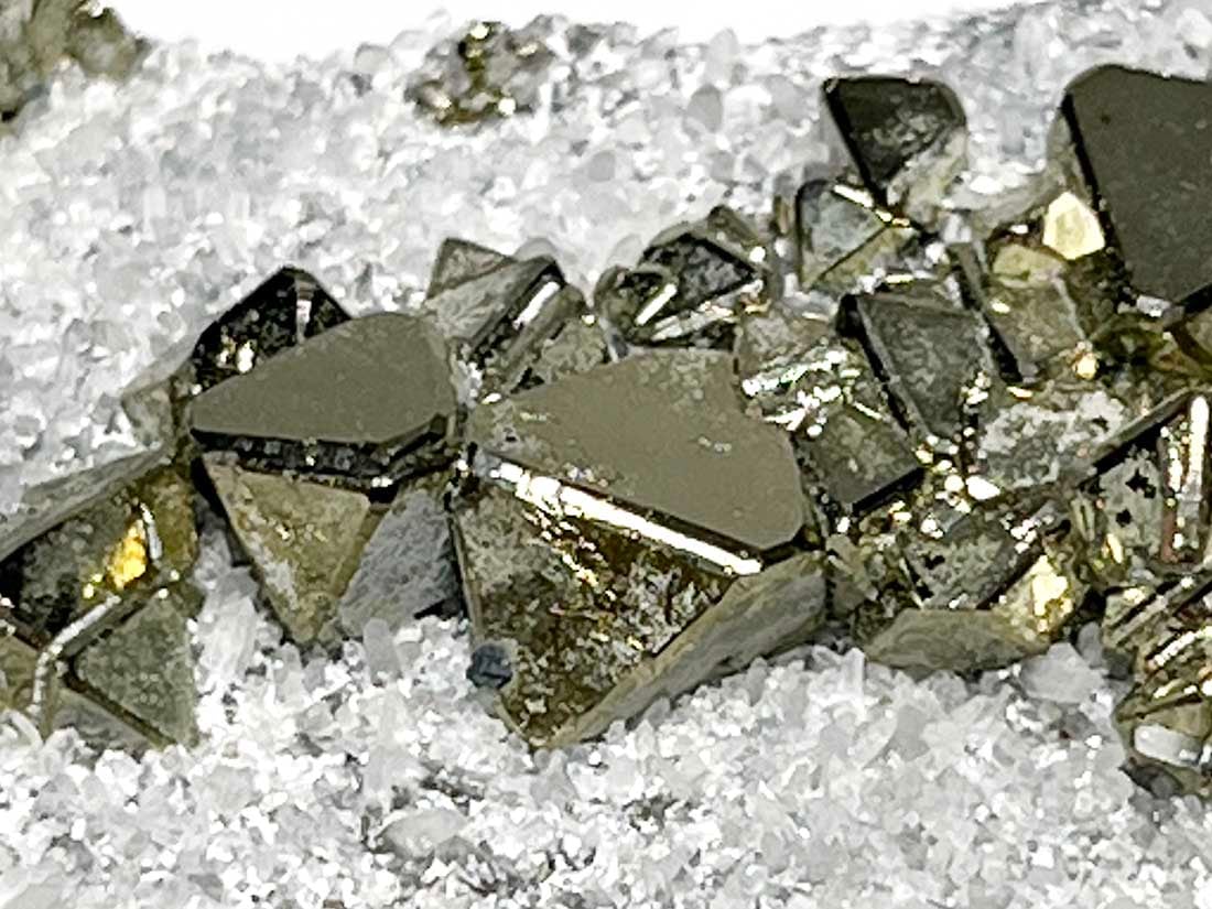 ペルー ワンサラ鉱山産 八面体パイライトB-01