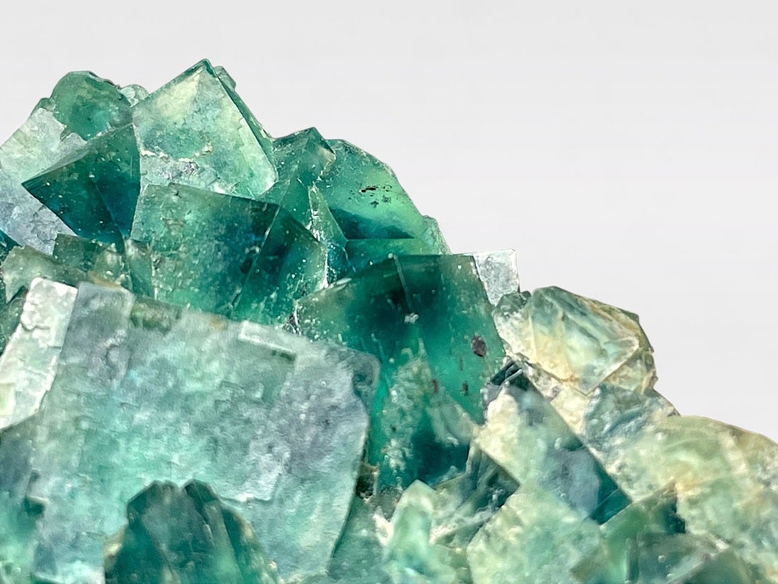 マダガスカル産 エメラルドグリーンフローライト