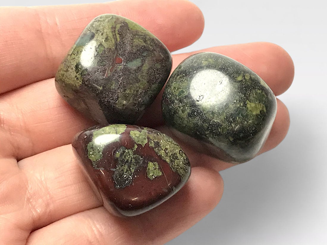 南アフリカ産 ドラゴンブラッドジャスパー (龍血碧玉) タンブル 3個セット /Dragon Blood Stone