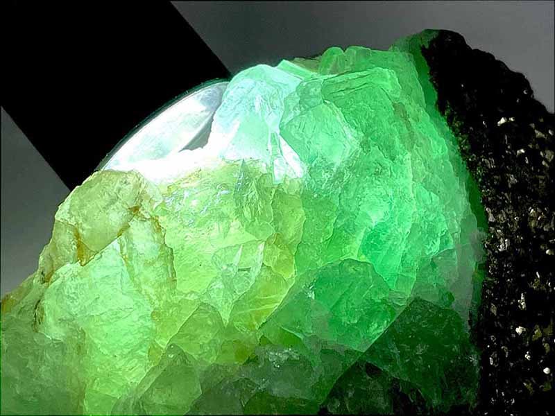 湖南省産フローライト with パイライト & マーカサイト