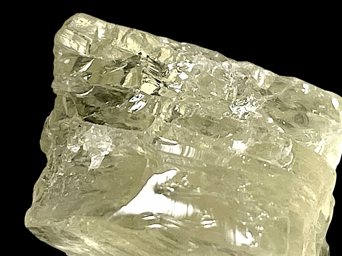 ブラジル産 トリフェーン (スポジューメン/リチア輝石) / spodumene