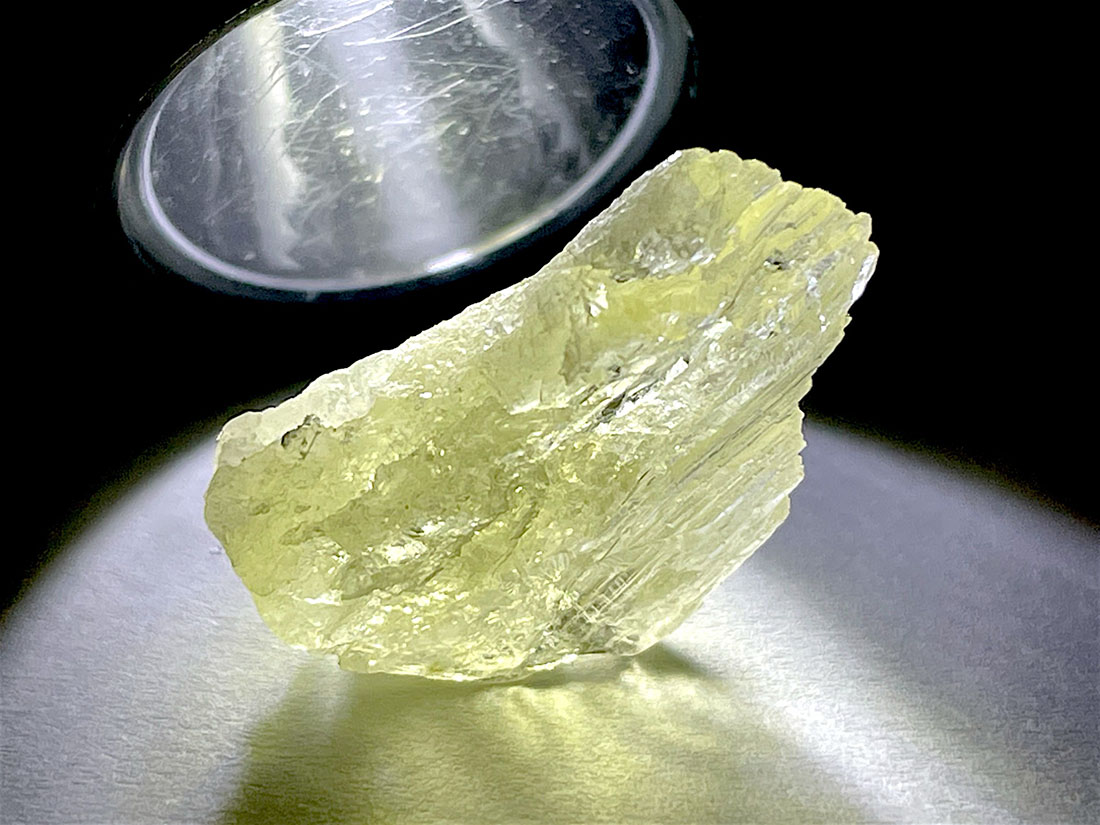 ブラジル産 トリフェーン (スポジューメン/リチア輝石) / spodumene