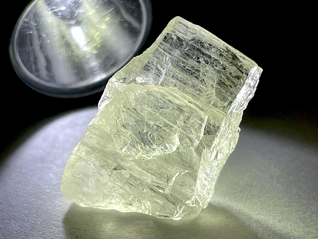 ブラジル産 トリフェーン (スポジューメン/リチア輝石) / spodumene