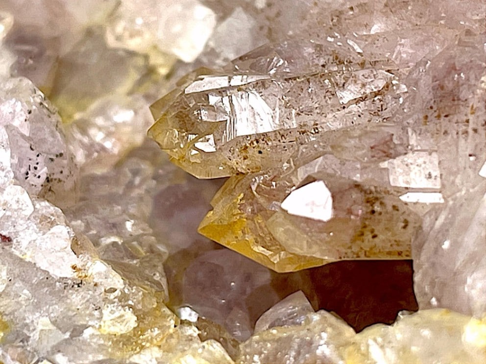 モロッコ産 赤水晶(赤鉄水晶) クラスター