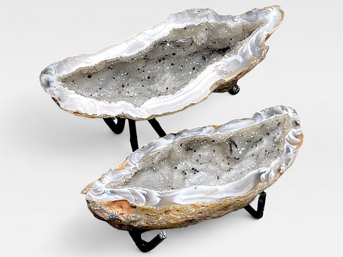 トレジャーメノウ(瑪瑙晶洞)/Geode Pair【鉄製台座付き】