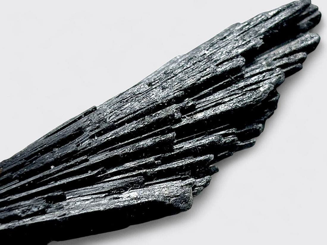 ブラジル産 ブラックカイヤナイト ( 藍晶石 ) / Black Kyanite