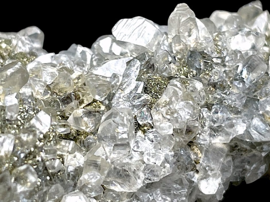 岐阜県吉城郡神岡鉱山産 水晶＆白鉄鉱/Quartz＆Marcasite