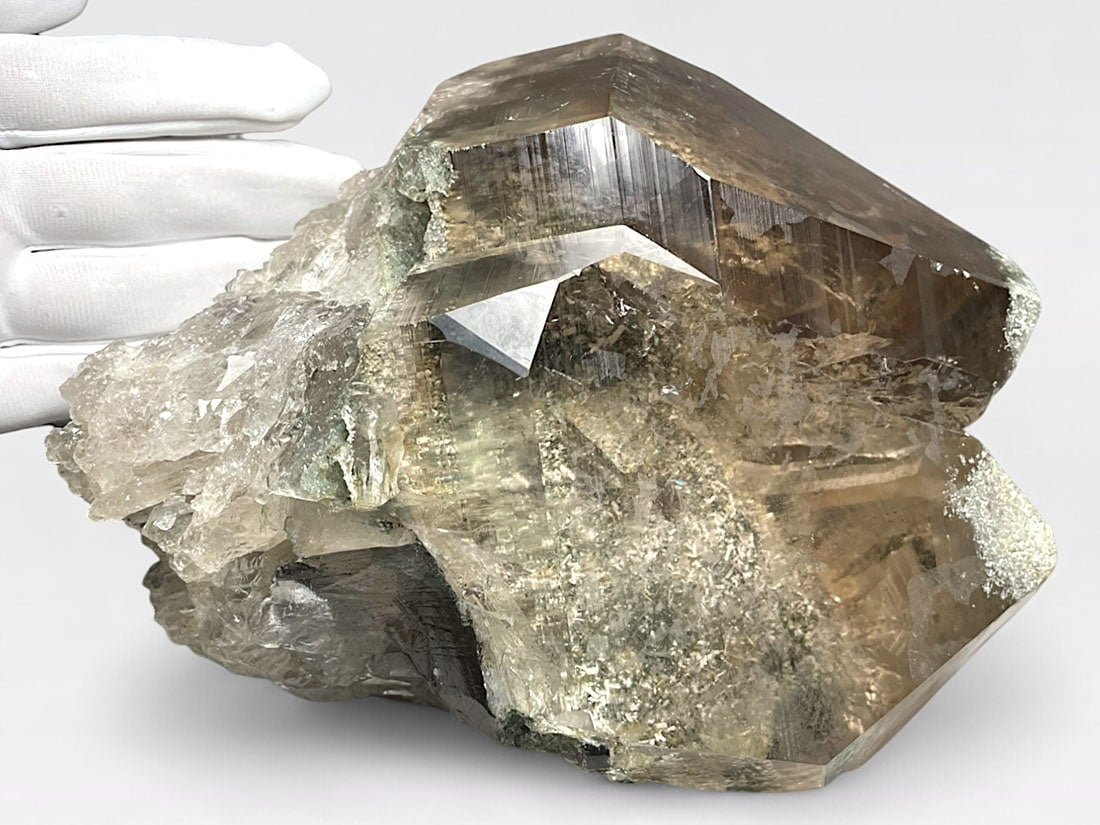 マニハール産　ヒマラヤ天然ローズクォーツ　セリサイトイン　幻想的な白い雲 マニハール産 ヒマラヤ天然ローズクォーツ セリサイトイン 幻想