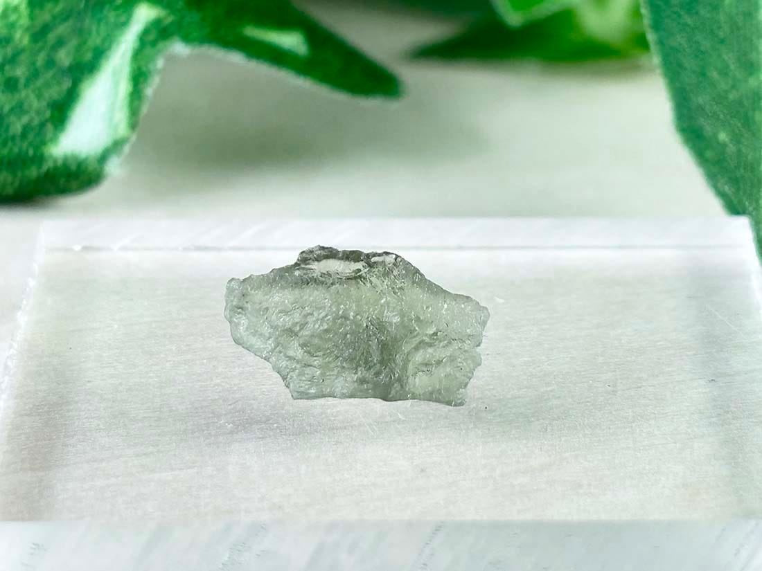 チェコ産 モルダバイト / moldavite ( モルダウ石 )【ミニチュア鉱物】