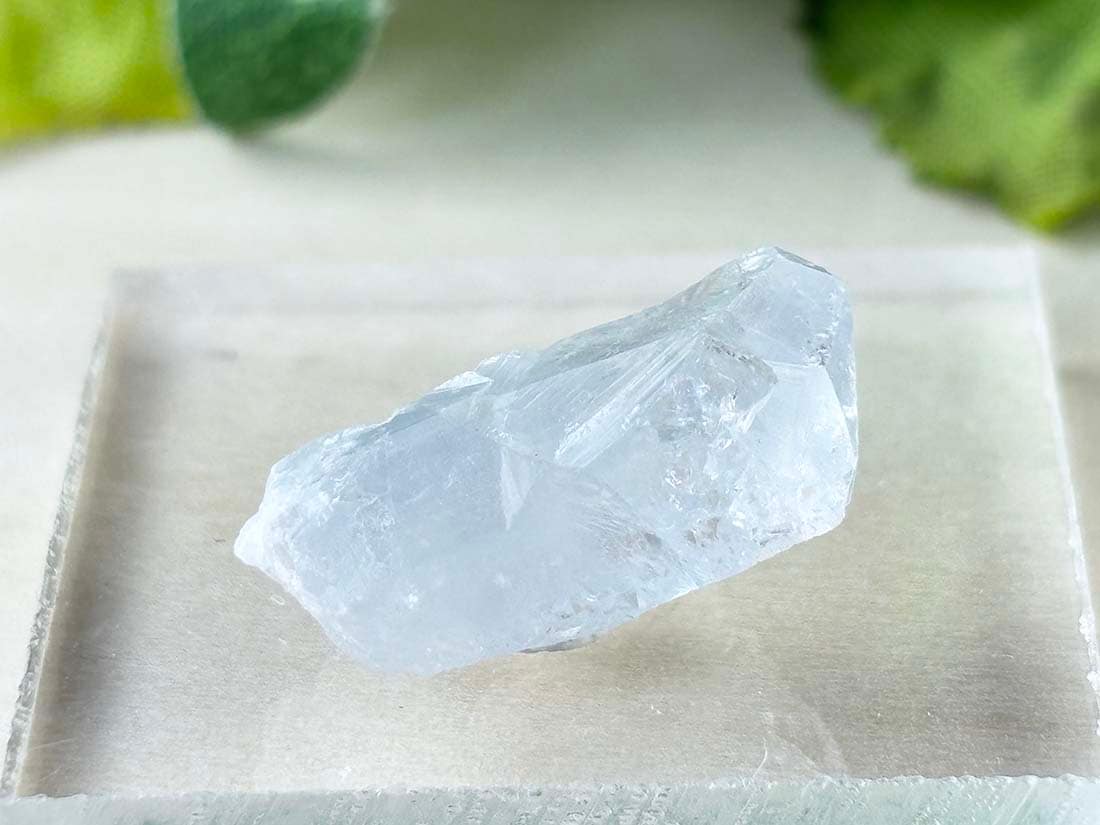 5Aセレスタイト虹入り卵形 マダガスカル産 天空や天使の休息をイメージさせる石 レア】【超美石】マダガスカル産 セレスタイト 原石 （虹入り