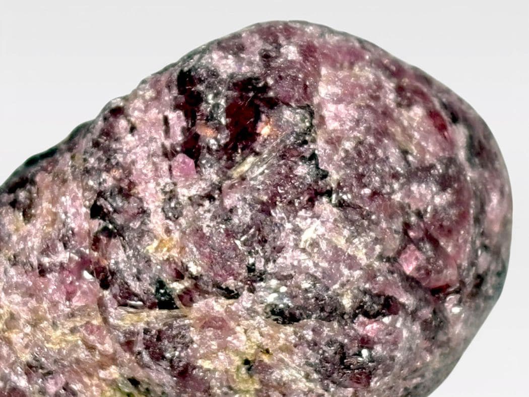 マダガスカル産 ロードライトガーネット / Rhodolite Garnet