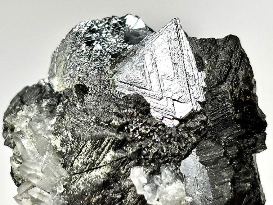 岐阜県吉城郡神岡鉱山産 安四面銅鉱＆水晶/Tetrahedrite＆Quartz