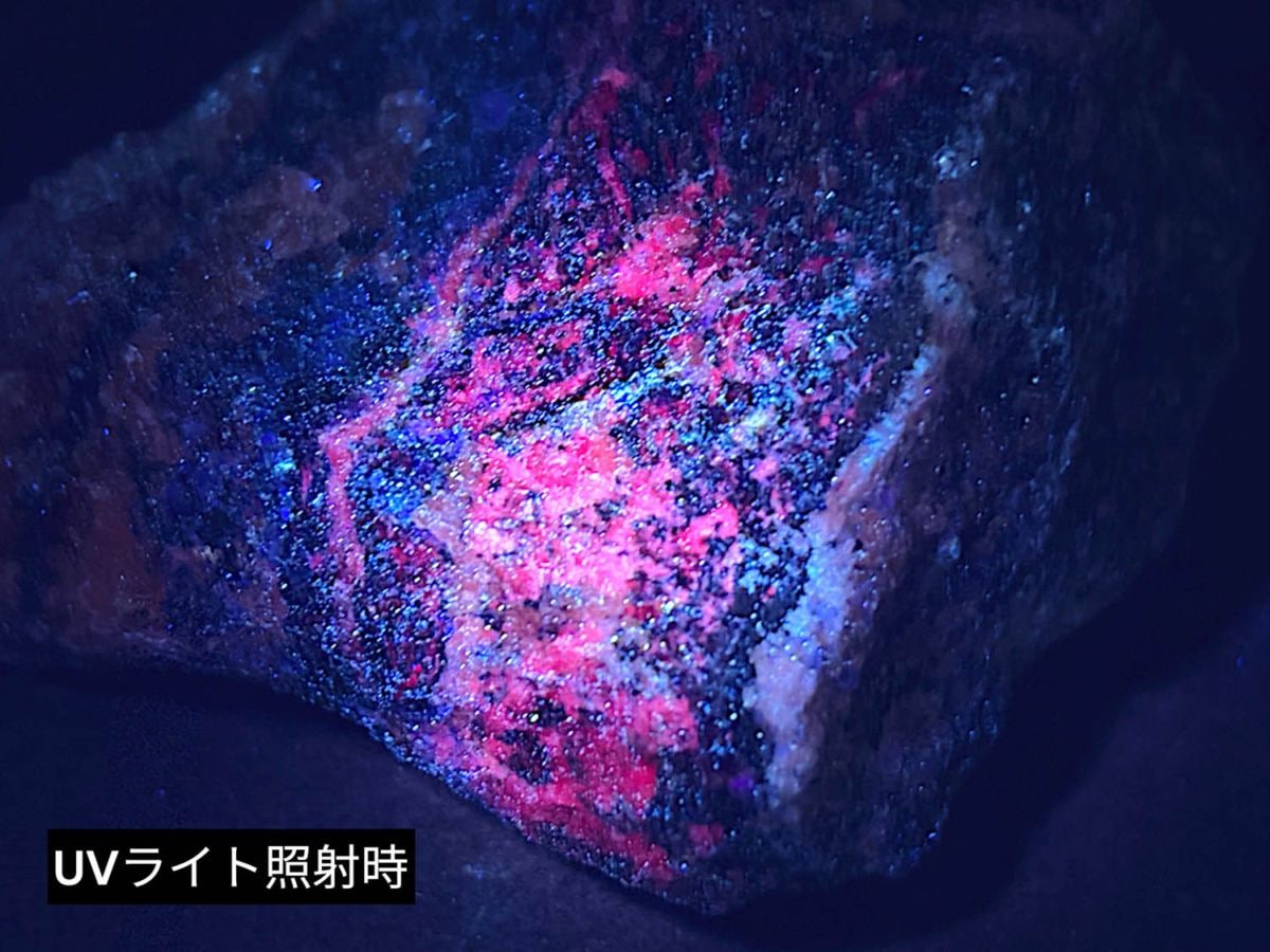 湖南省産ユークリプタイト/Eucryptite (ユークリプト石)