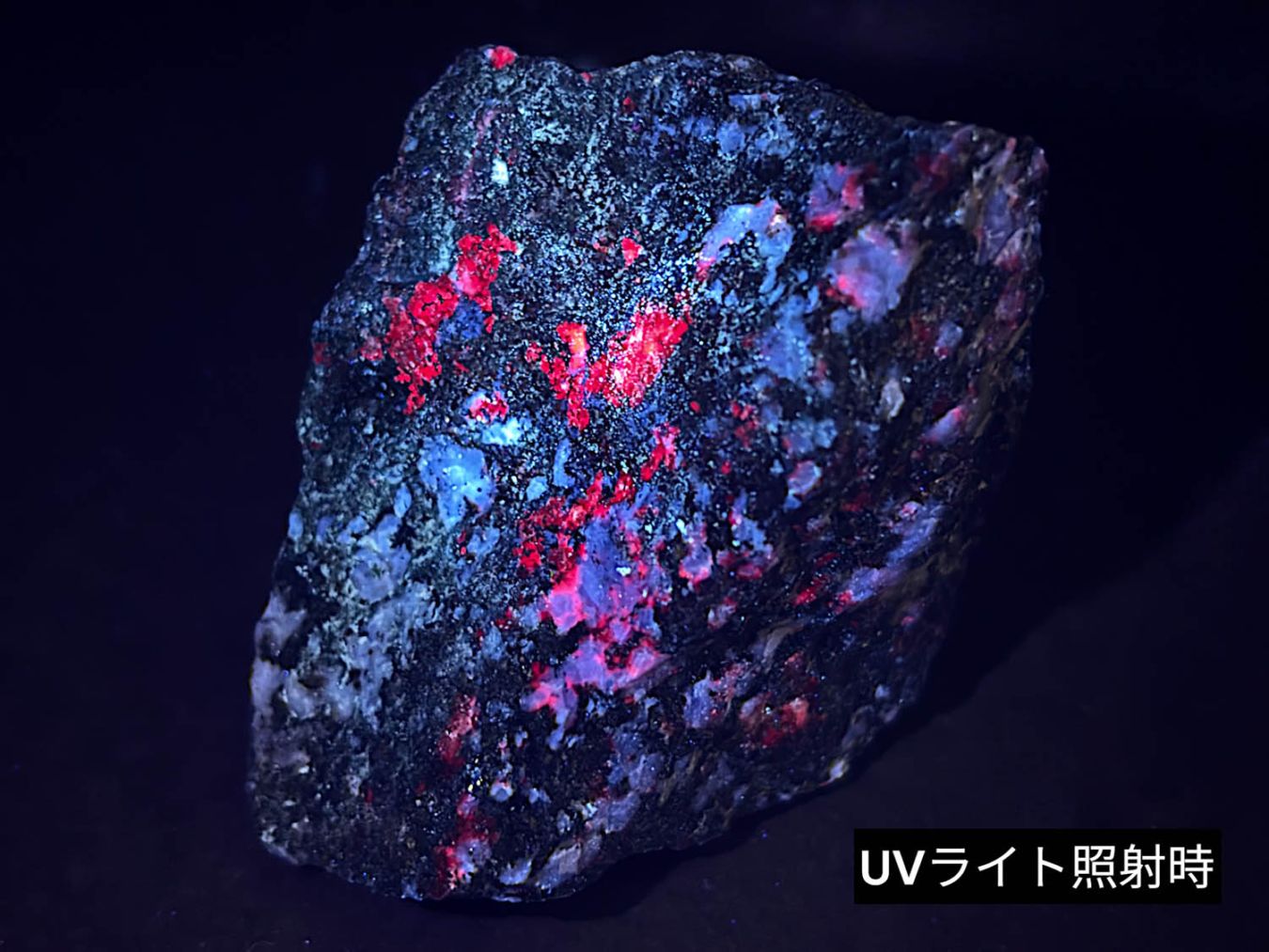 湖南省産ユークリプタイト/Eucryptite (ユークリプト石)