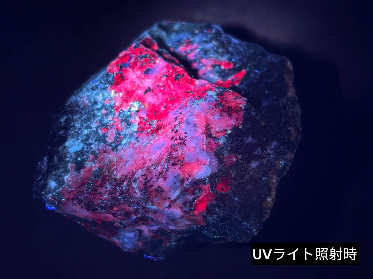 湖南省産ユークリプタイト/Eucryptite (ユークリプト石)