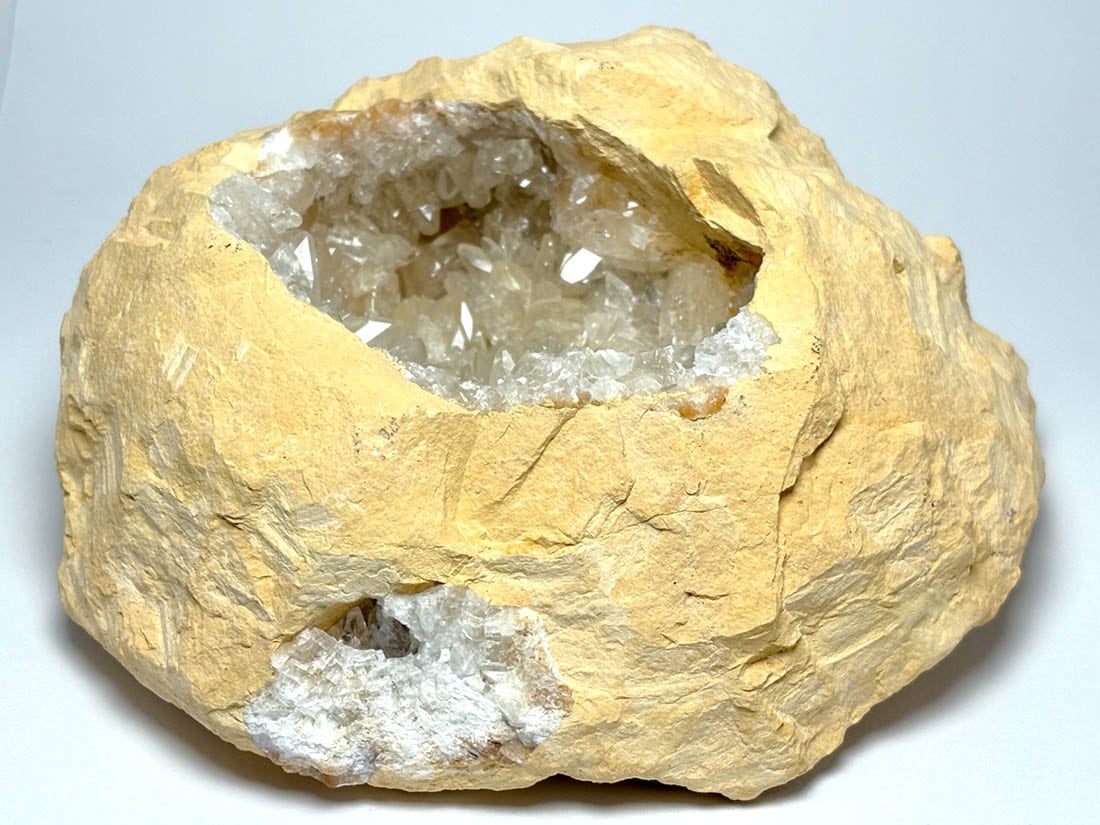 モロッコ産 カルサイトジオード / Calcite Geode ( 方解石 )
