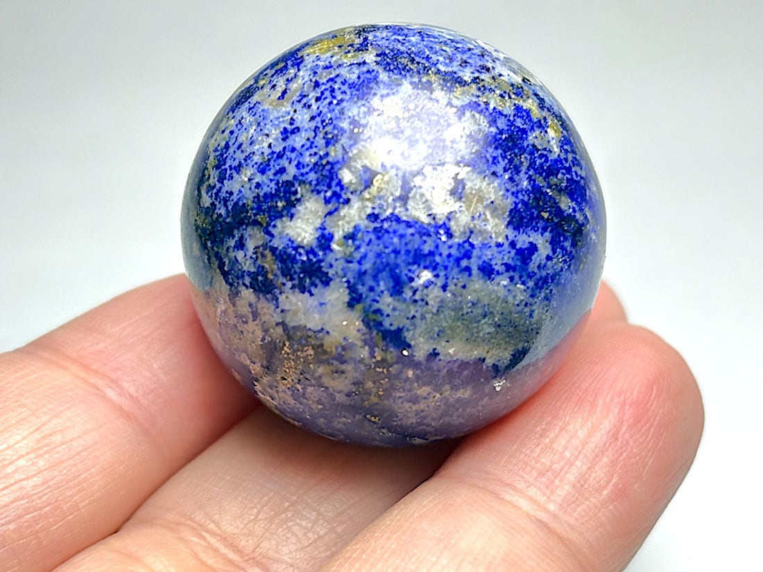 アフガニスタン産 ラピスラズリ 30mm 丸玉（蛍光）/ Lapis Lazuli