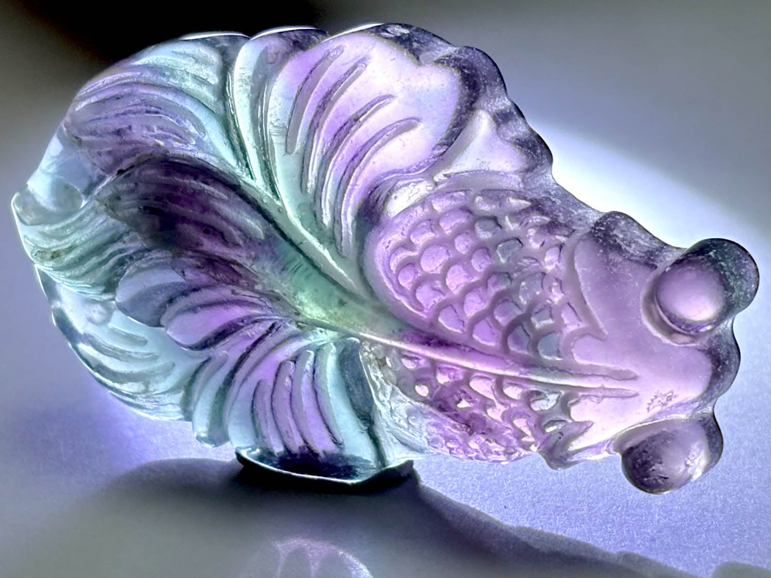 フローライト 金魚 彫刻