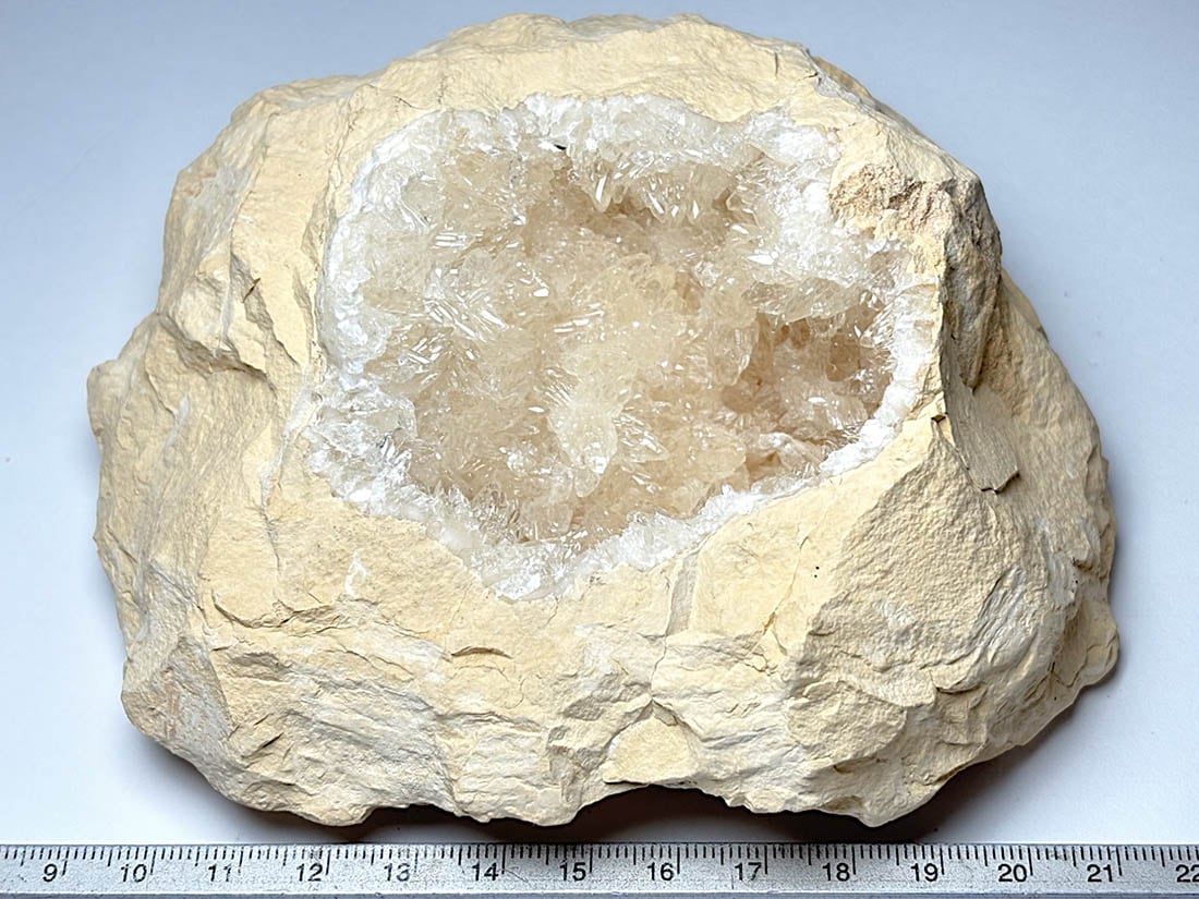 モロッコ産 カルサイト ジオード / Calcite Geode ( 方解石 )