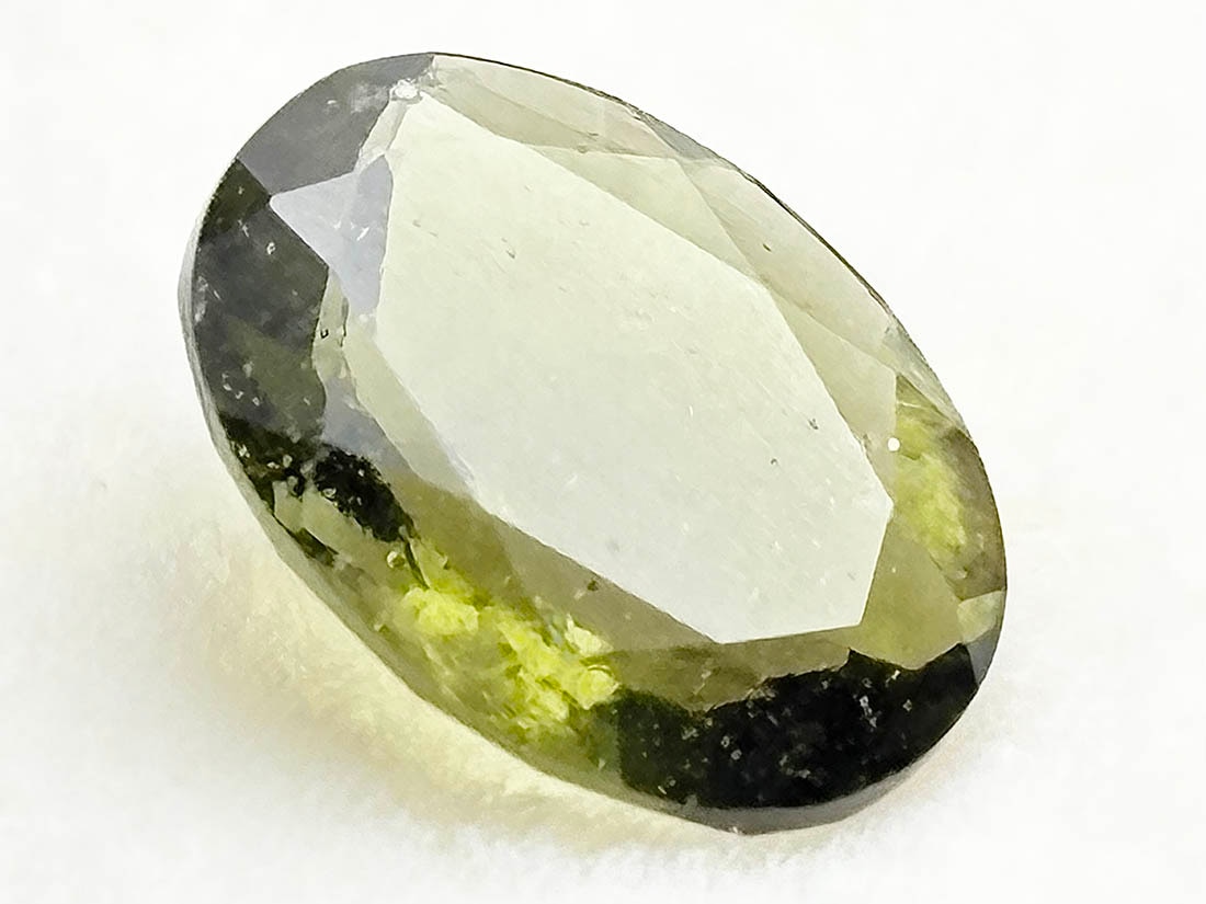 【鑑別書付き】チェコ産 モルダバイト 1.393ct ルース / Moldavite