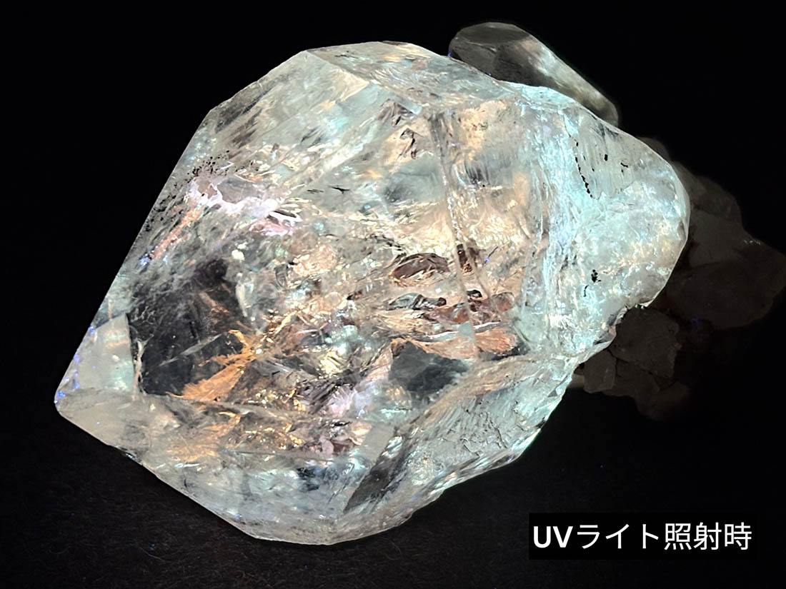 水晶　原石　内包物 インクルージョン水晶原石（内包物あり）