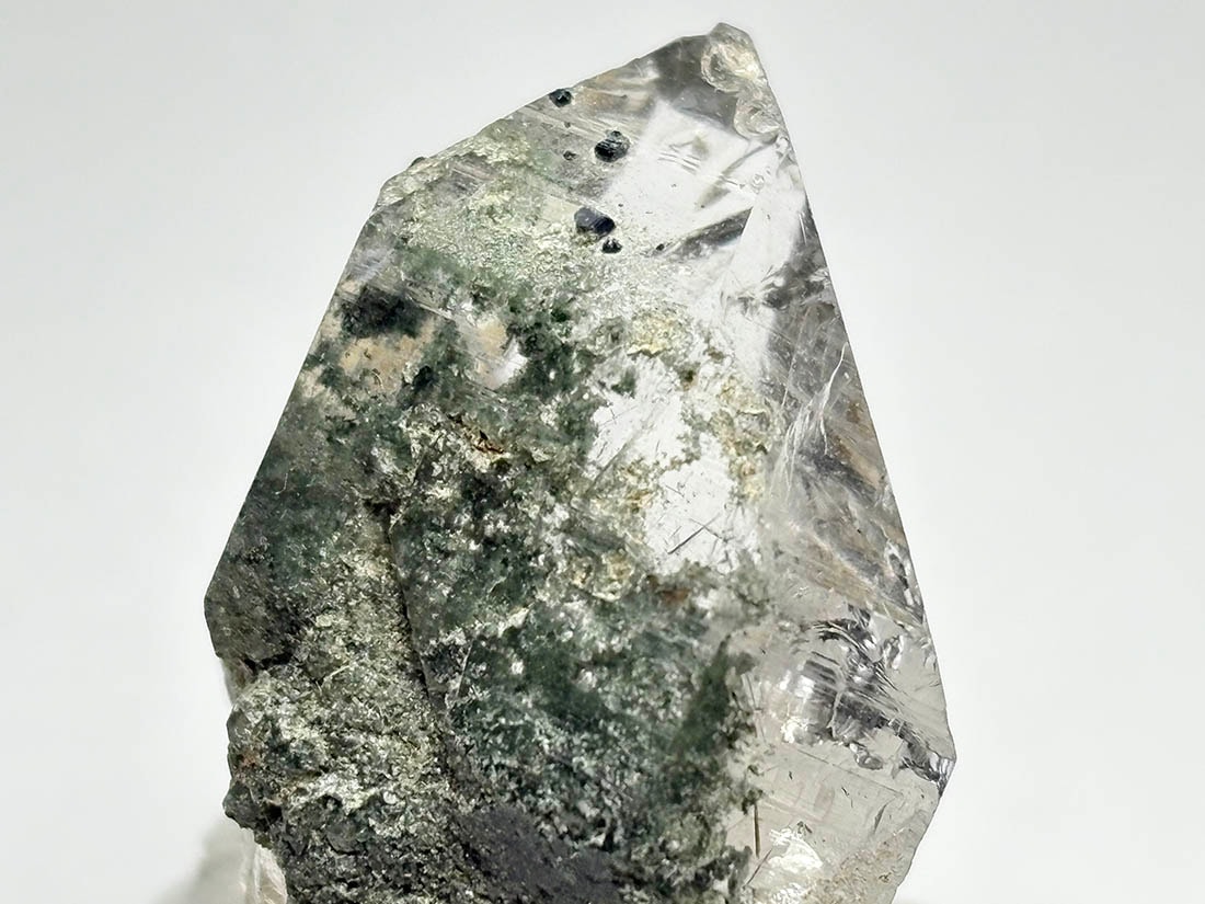 インド マニハール産 ヒマラヤ水晶 (ルチル/アナテース・クローライト共生/レコードキーパー)/ Himalayan Quartz Crystal