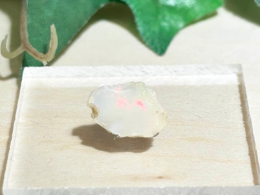エチオピア産 オパール / opal ( 蛋白石 )【ミニチュア鉱物】