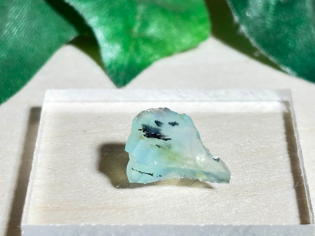 ペルー産 ブルーオパール / blue opal ( 蛋白石 )【ミニチュア鉱物】