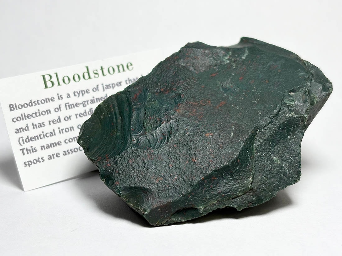 インド産 ブラッドストーン ラフ (血玉石) / Blood Stone 