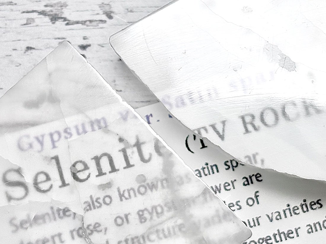 モロッコ産セレナイト テレビ石 (TV ROCK)　2個セット / Selenite