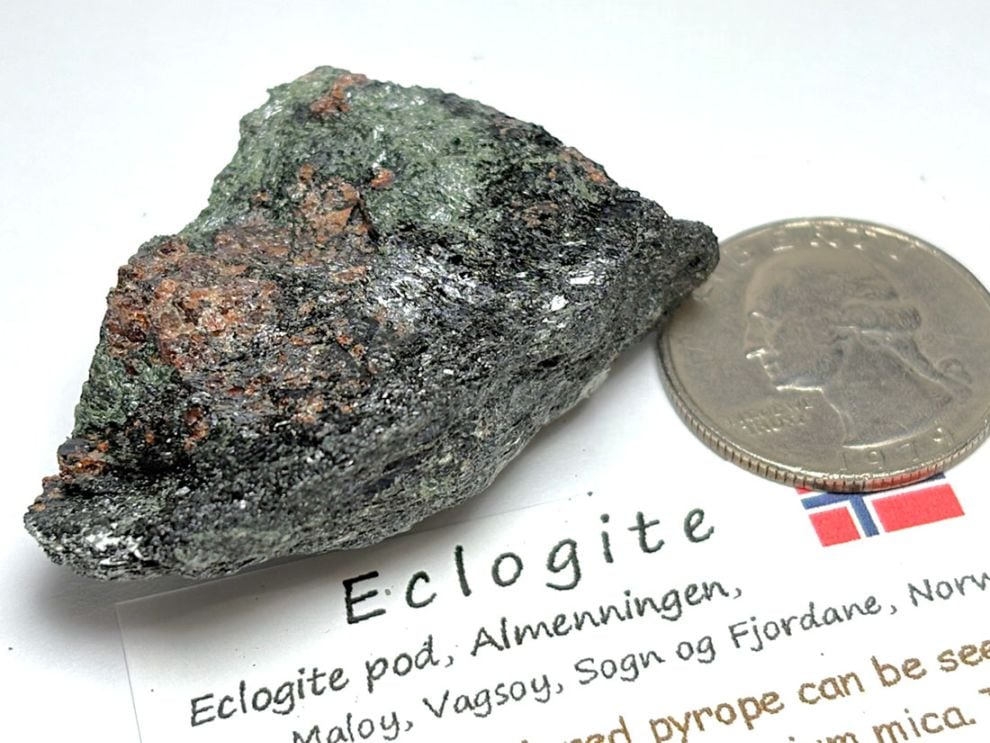 レア！ノルウェー産 エクロジャイト/Eclogite (榴輝石)
