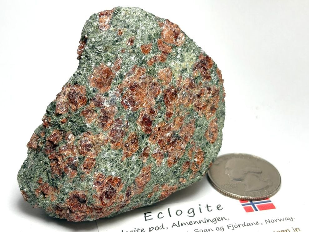 レア！ノルウェー産 エクロジャイト/Eclogite (榴輝石)