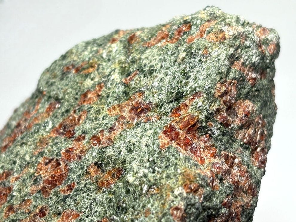 レア！ノルウェー産 エクロジャイト/Eclogite (榴輝石)