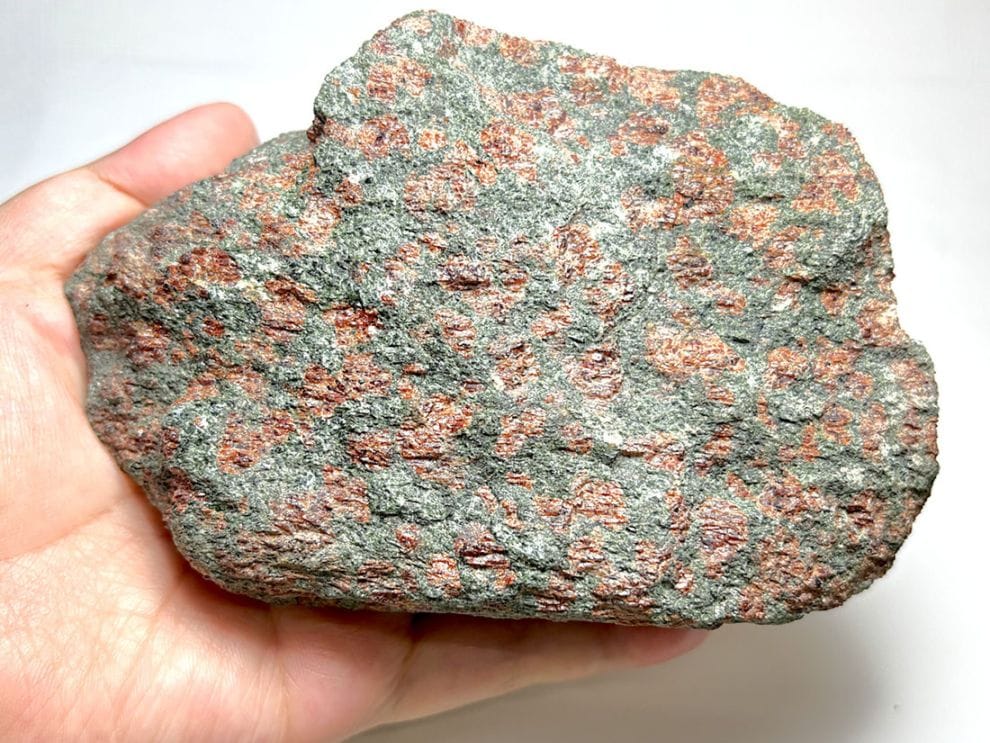 レア！ノルウェー産 エクロジャイト/Eclogite (榴輝石)